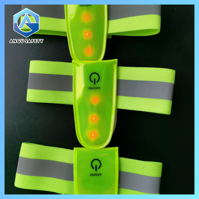 Niech lampka odblaskowa LED na plecaku rozświetli Twoją linię bezpieczeństwa na nocnej drodze!